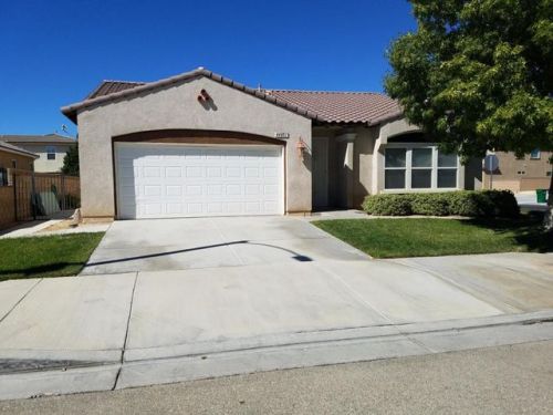 44051 Sierra Vista Dr, Lancaster, CA 93536-6204