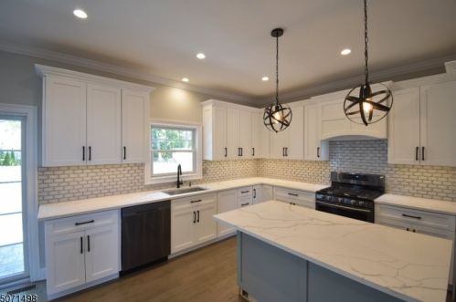 31 Lupine Way, Clark NJ  07066-1822 exterior