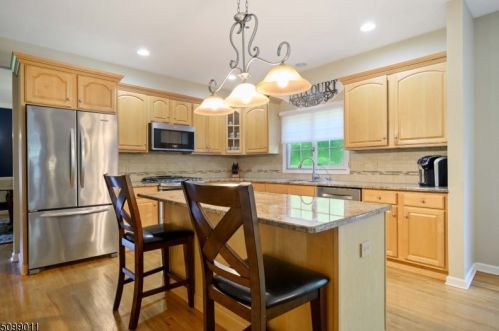 12 Stacey Ct, Sparta NJ  07871-1000 exterior