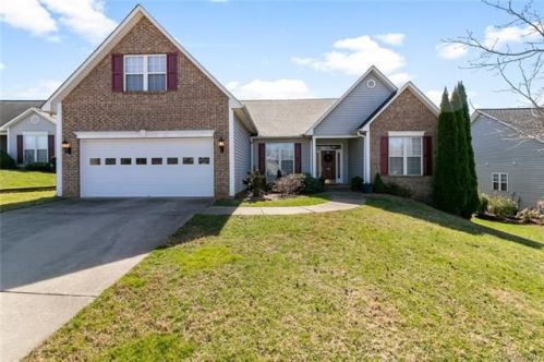406 Silo Dr, Asheville, NC 28806-7200