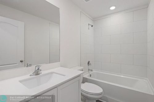 2097 Burlington St, Fort Pierce FL 34984-4351 exterior