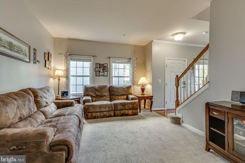 2998 Chinkapin Oak Ln, Woodbridge VA  22191-7514 exterior