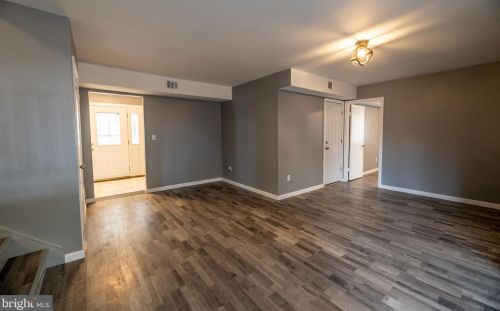 18 Manorhouse Dr, Trenton NJ  08638-1728 exterior