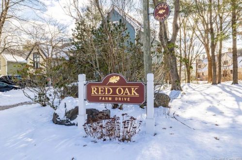 22 Farm Dr, Farmington CT  06032-2720 exterior