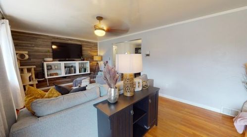 5024 Aspen St, Pittsburgh, PA 15122-1235