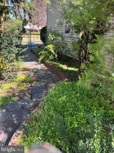 2403 Andover Rd, Riverton, NJ 08077-3510