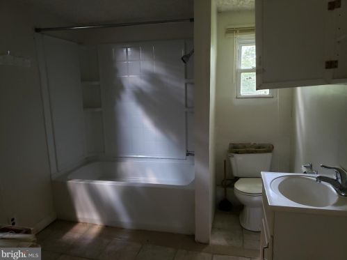 474 Deptford Ave, West Deptford NJ  08093-2235 exterior