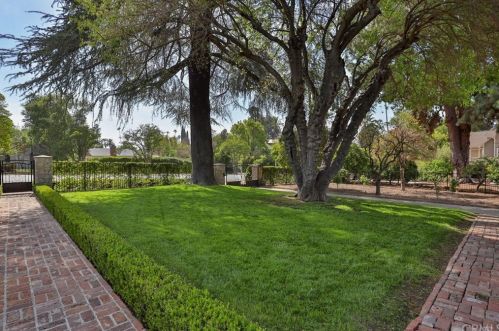 1135 Center St, Redlands CA  92373-6737 exterior