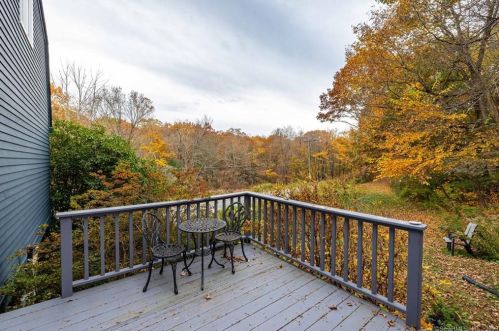 85 Litchfield Rd, Litchfield CT  06759-2800 exterior