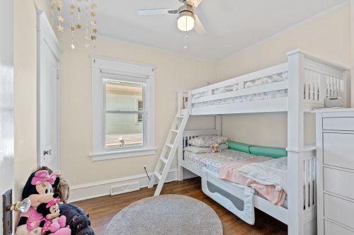 4210 Murray Ave, Milwaukee WI 53211-2012 exterior