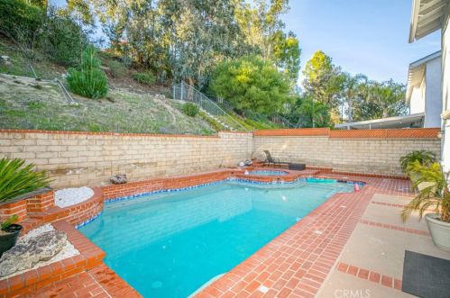 27067 Alabastro Dr, Santa Clarita CA  91354-2215 exterior