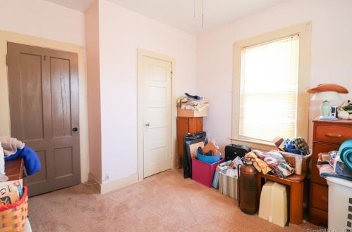 10 Smith St, New Britain CT 06053-3621 exterior