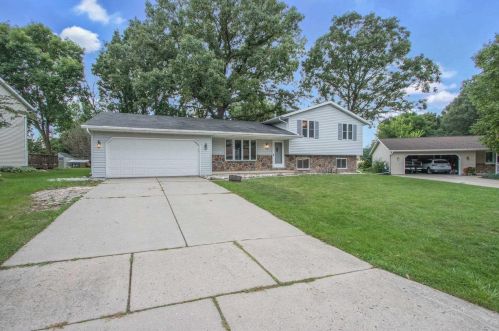 2400 Curtis Ct, Green Bay, WI 54311-6752