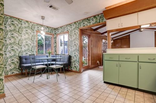 319 Barracuda Ave, Galveston TX 77550-3224 exterior