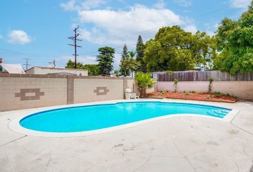 304 Sloan Ave, Compton CA  90221-3351 exterior