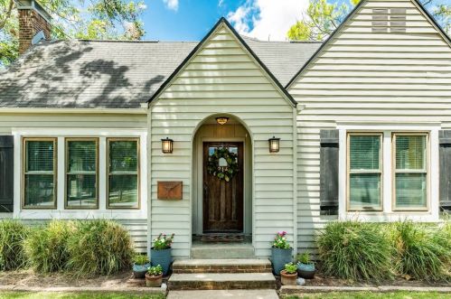214 16th St, West Columbia, TX 77486-3204