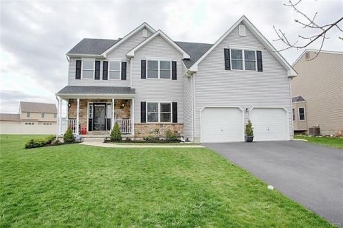 18 Millbrook Ct, Easton, PA 18045-7475