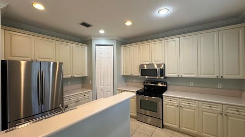 64 Legacy Ct, Delray Beach FL  33445-3805 exterior