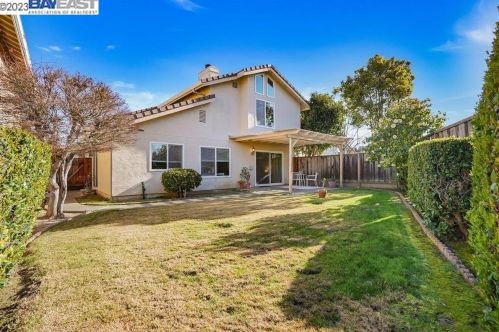 32824 Oakdale Ct, Union City CA  94587-5426 exterior