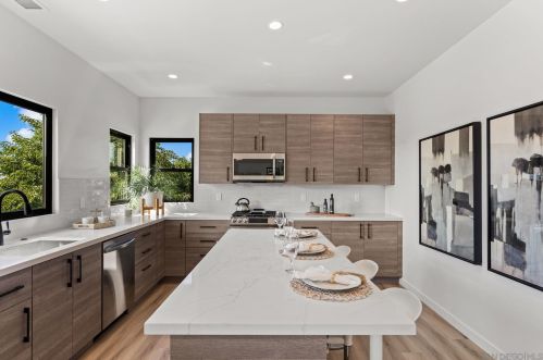 1855 Frankfort St, San Diego CA  92110-3514 exterior