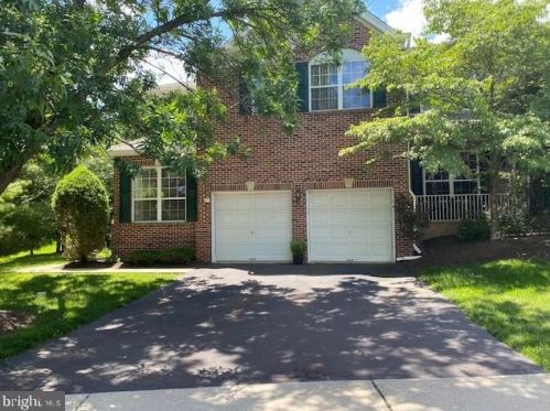 27 Dispatch Dr, Washington Crossing, PA 18977-1163