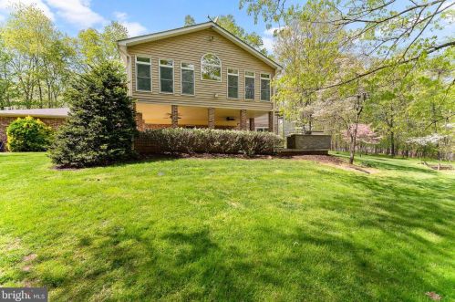 10085 Fox Hound Dr, Nokesville VA  20181-1431 exterior