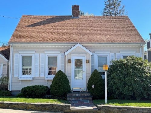 131 Valentine St, Fall River, MA 02720-4223