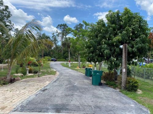 2991 2nd Ave, Naples, FL 34120-0037