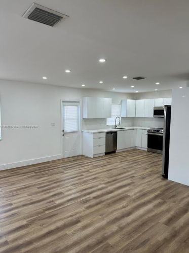 5734 37 St, Hollywood FL 33024-8402 exterior