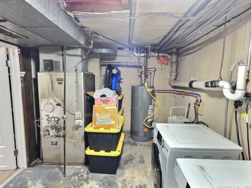 237 Sylvan Knoll Rd, Stamford CT  06904-5342 exterior