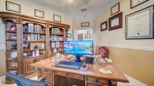 15963 79th Pl, Hialeah FL  33016-6647 exterior