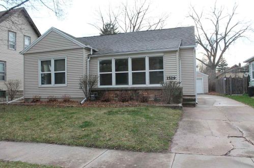 1529 Jefferson St, Oshkosh, WI 54901-3018