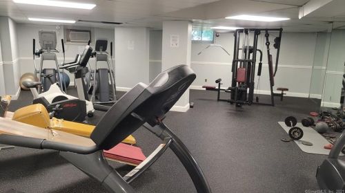 91 Strawberry Hill Ave, Stamford CT  06902-2762 exterior