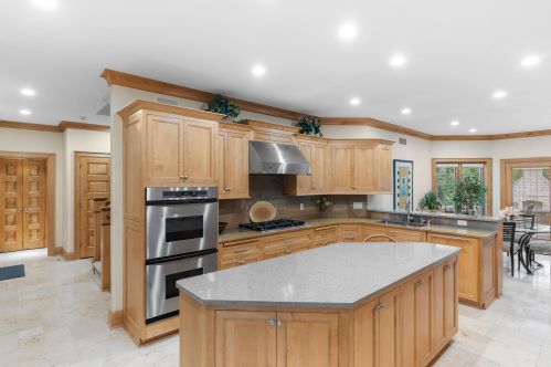 11249 Justin Dr, Thiensville, WI 53092-2797
