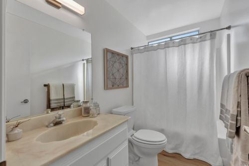 434 Brentwood Dr, Benicia CA  94510-1437 exterior