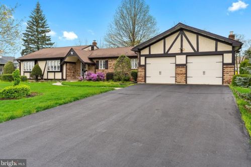 2203 Heather Ln, Gilbertsville, PA 19525-9772