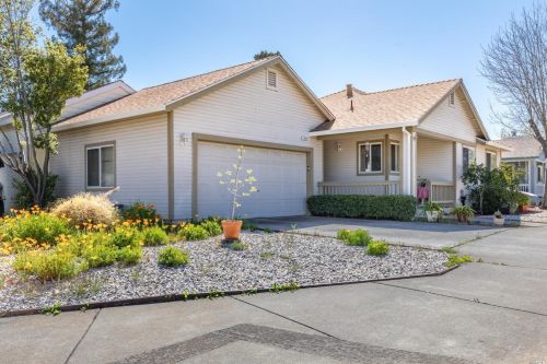 1848 Rhianna St, Santa Rosa, CA 95401-4431