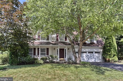 26 Woodview Dr, Mount Holly Springs, PA 17065-2001