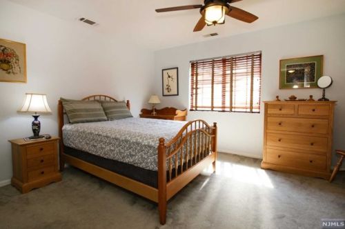 2904 Mark Twain Way, Mahwah NJ  07430-3429 exterior