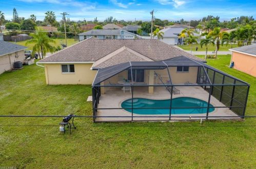 321 26th Ter, Cape Coral, FL 33904-2720