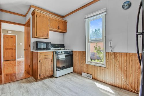 411 Jefferson St, Mukwonago, WI 53149-1603