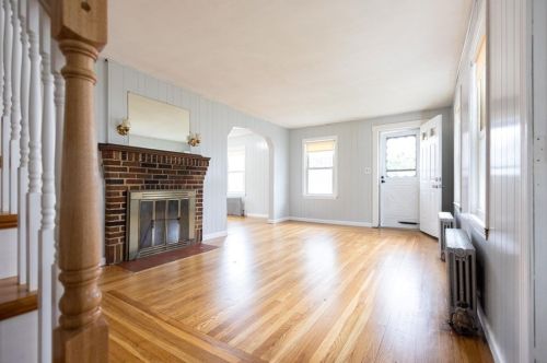 16 Fairhaven Rd, Worcester, MA 01606-3114