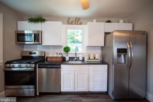 208 Beaver Dr, Gloucester NJ  08031-2902 exterior