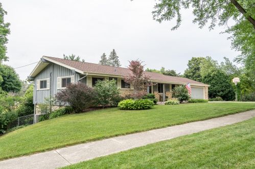 426 Westminster Dr, Waukesha, WI 53186-6647
