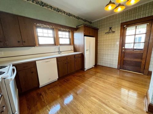 311 College Ave, Grove City PA 16127-1208 exterior