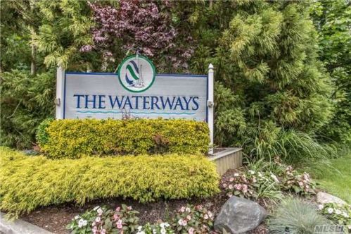 519 Highland Ct, Moriches, NY 11955-1724