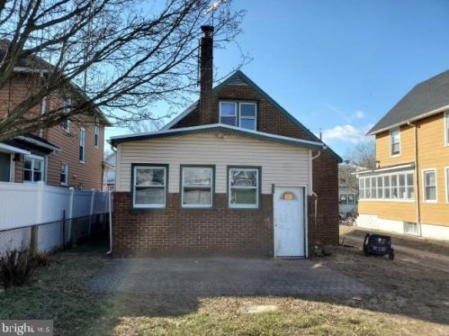 711 Division St, Gloucester, NJ 08030-2337