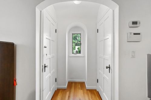 3911 Devonshire Dr, Cincinnati OH 45226-1301 exterior