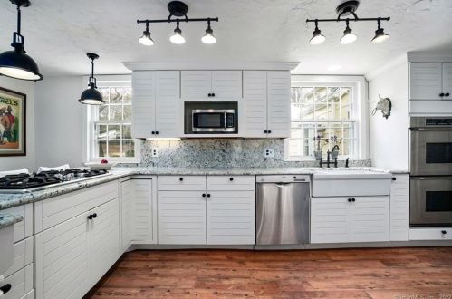 2 Deforest Rd, Wilton CT  06897-1909 exterior