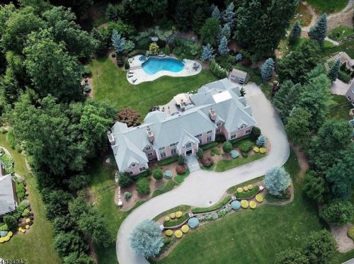 64 Brams Hill Dr, Mahwah, NJ 07430-2590
